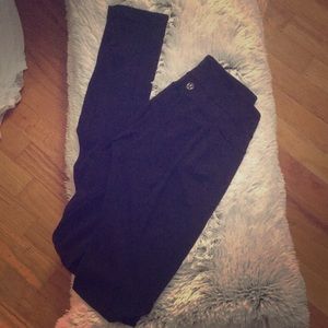 Black Lululemon Align leggings